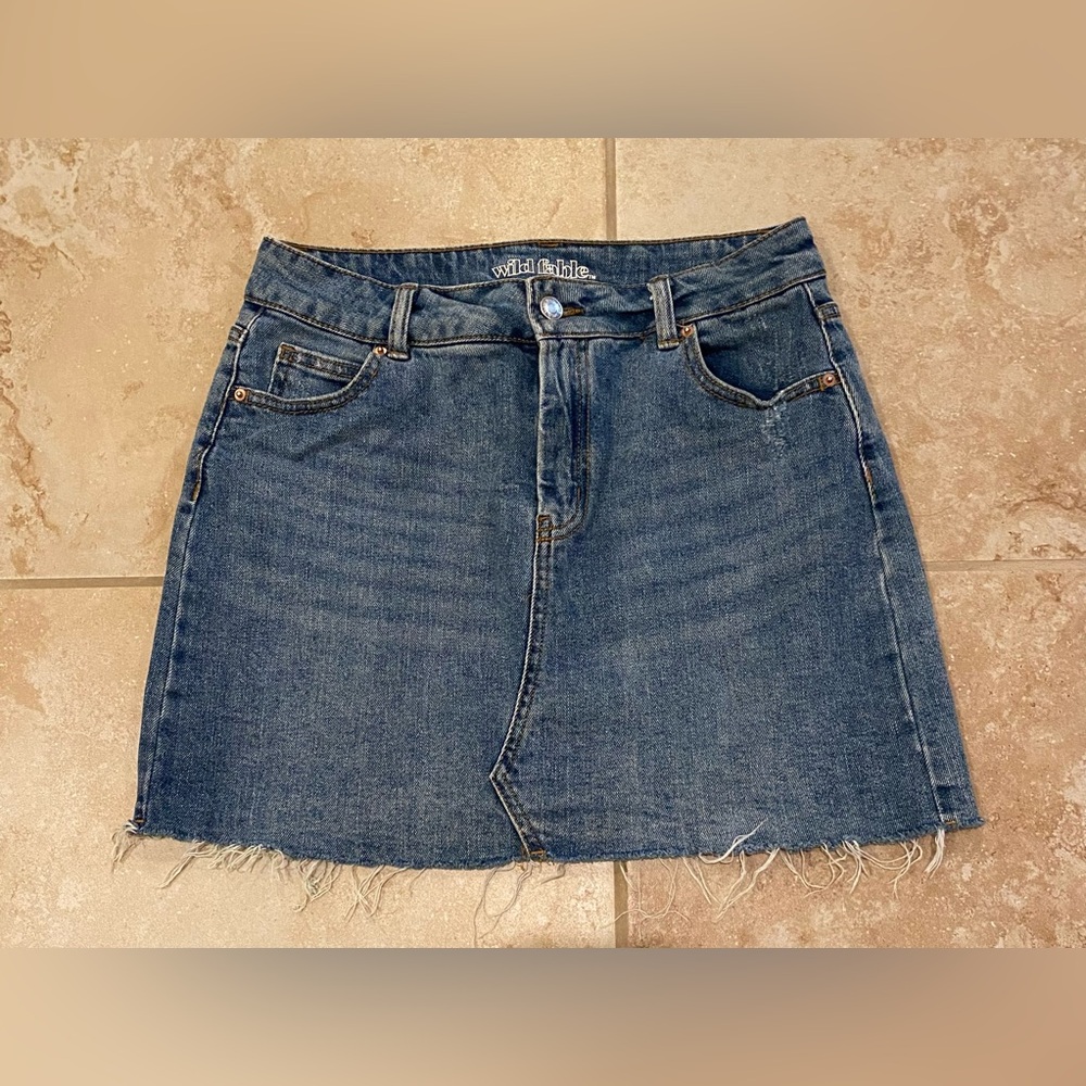 Wild Fable Frayed Hem Medium Wash Denim Mini Skirt (Size 6)
